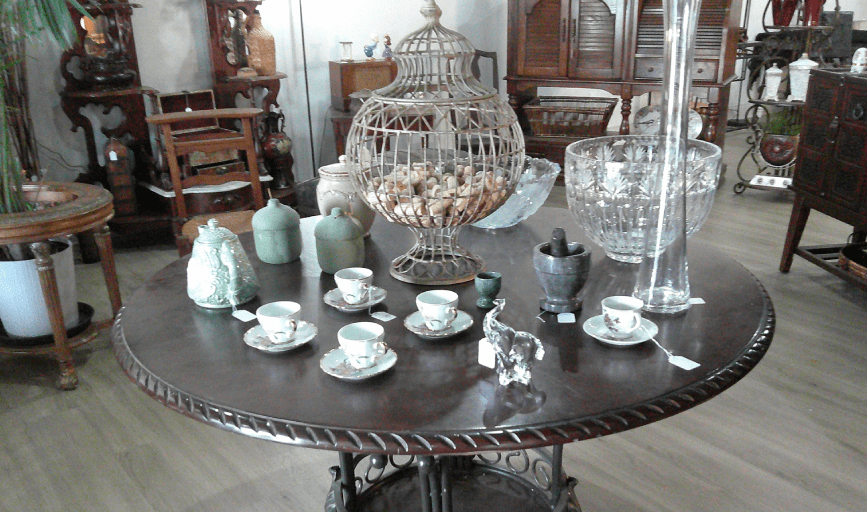 ANTIQUE GLASSWARE